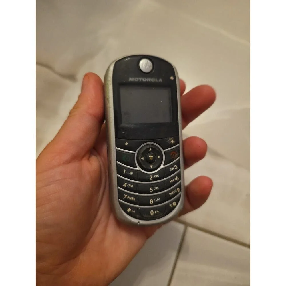 Motorola C139 Silver Black TracFone Prepaid Wireless Device